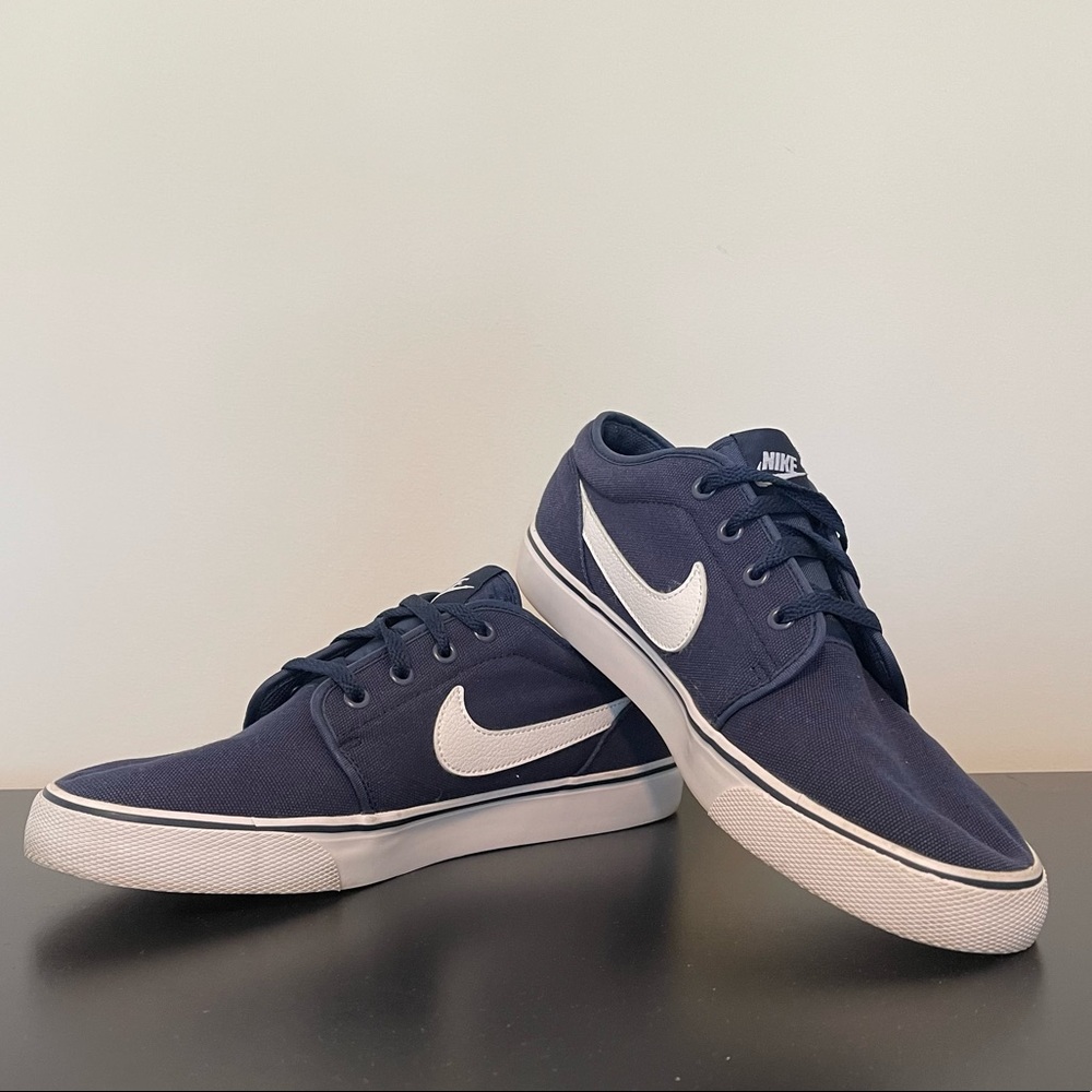 Nike Mens Size 10 Shoes!